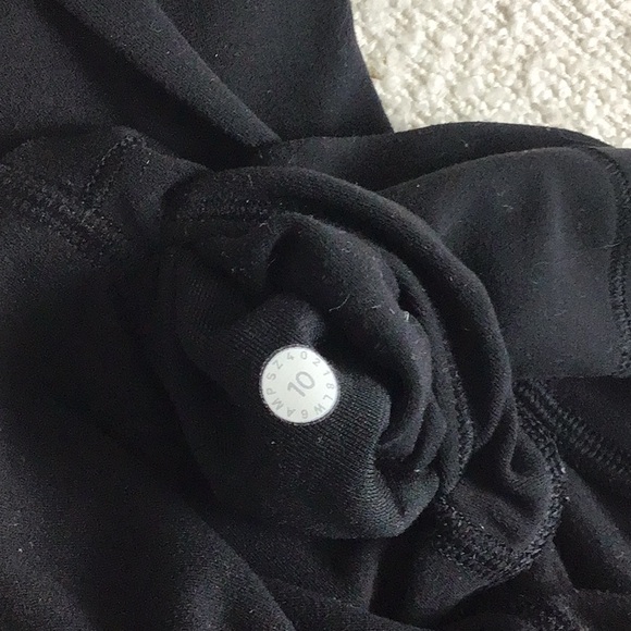 LULULEMON Align HR Crop 21” Black Capri Leggings Size 10 - Picture 7 of 9